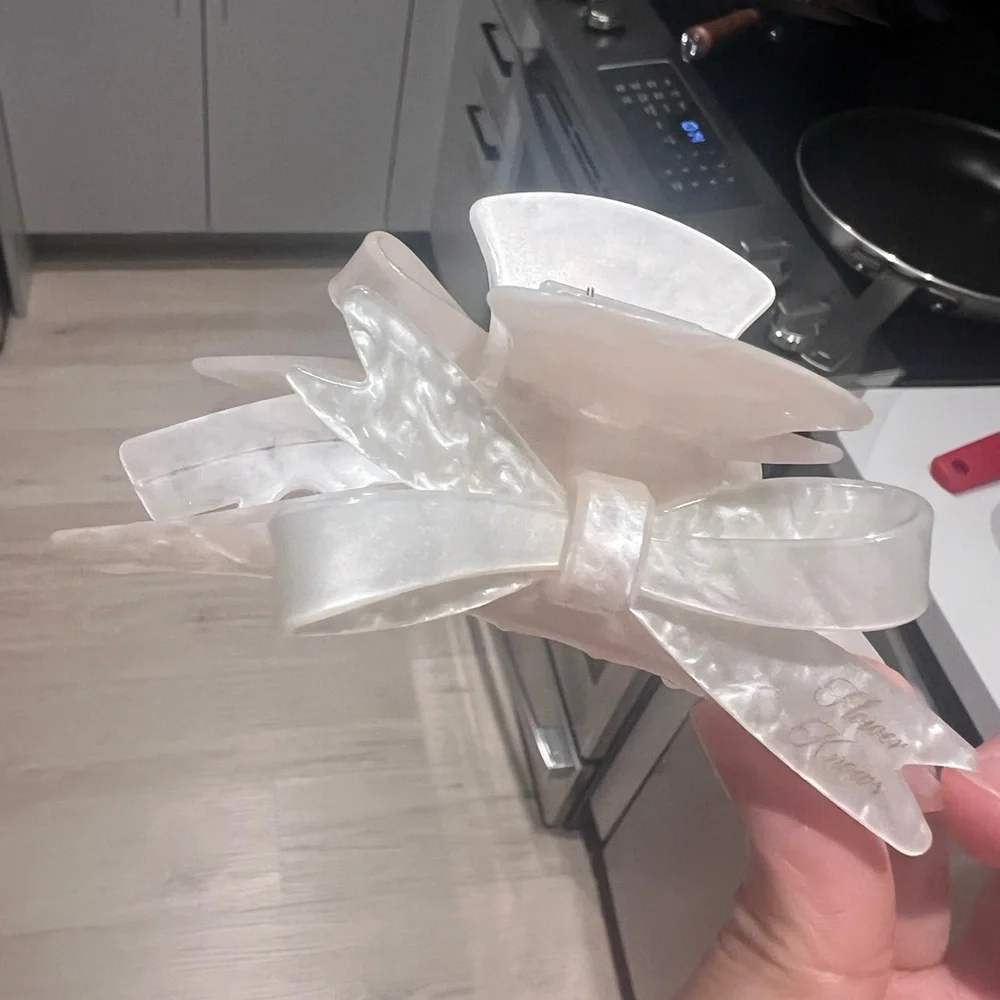 Floral Knows Pearlized Bow Hair Claw Clip Ivory Large Hair Clip Romantic NEW - Picture 2 of 6